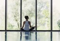 relaxation-devant-fenetre