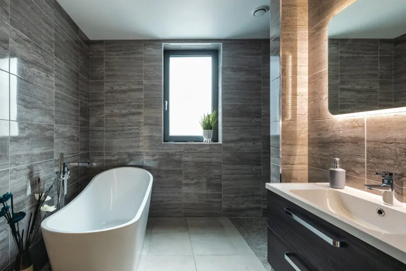 salle-bains-compacte-fenêtre-1-vantail