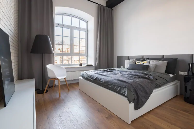 chambre-loft-fenêtre-cintrée