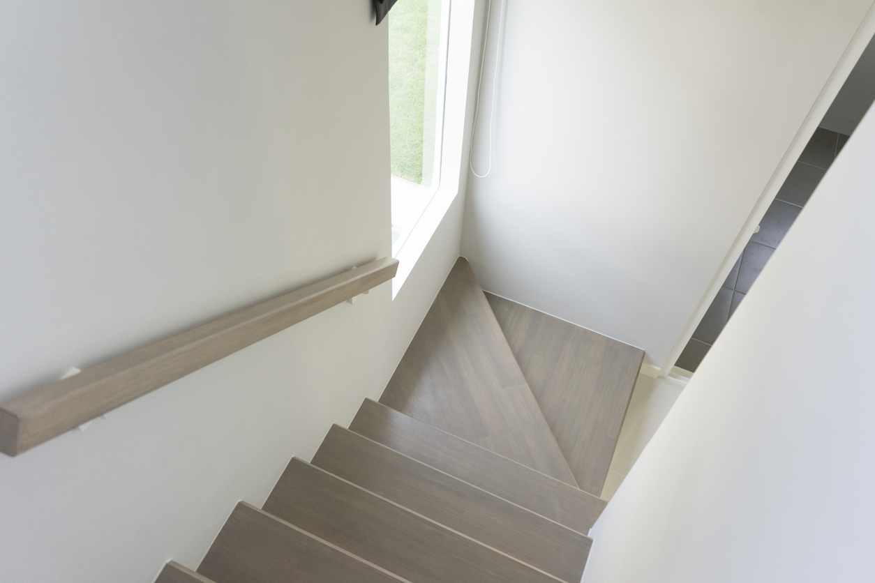 fenêtre-fixe-cage-d-escalier