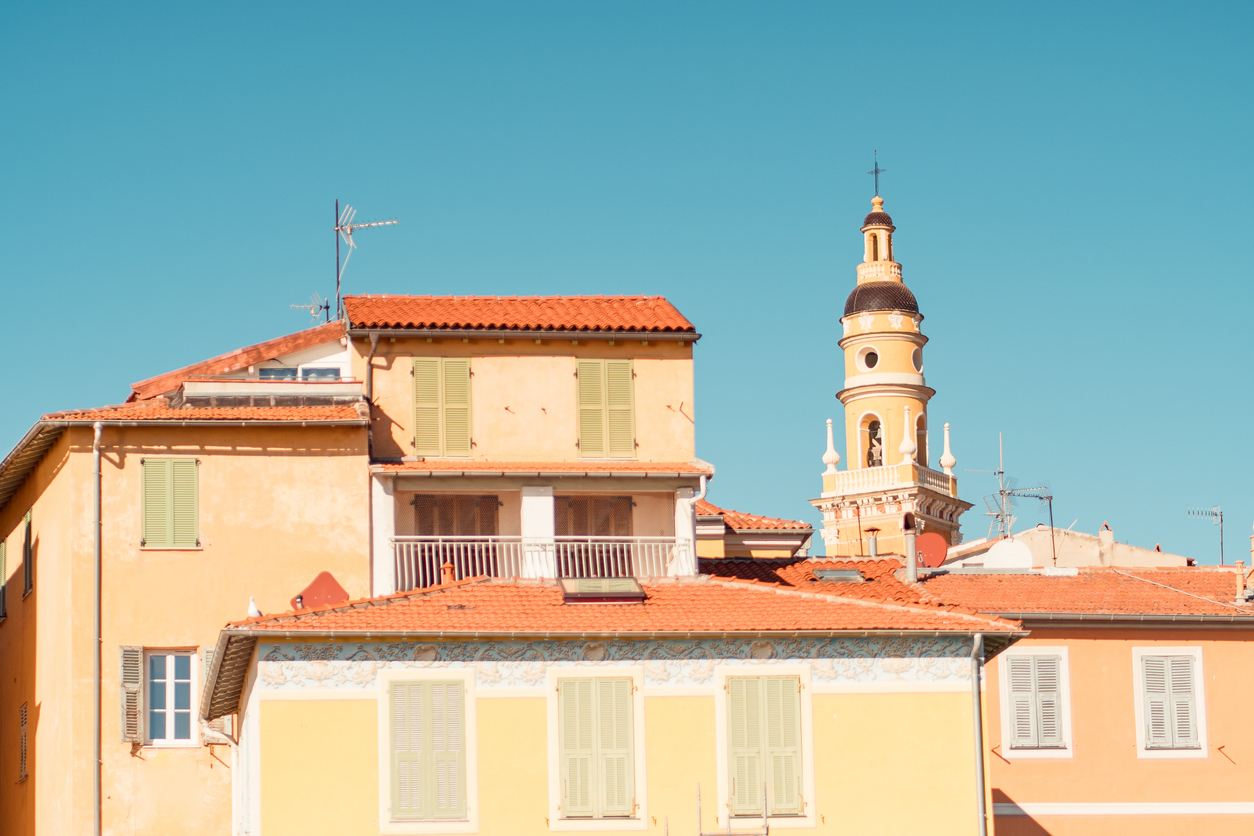 fenêtres-plein-soleil-Menton-conseils-OKNOPLAST