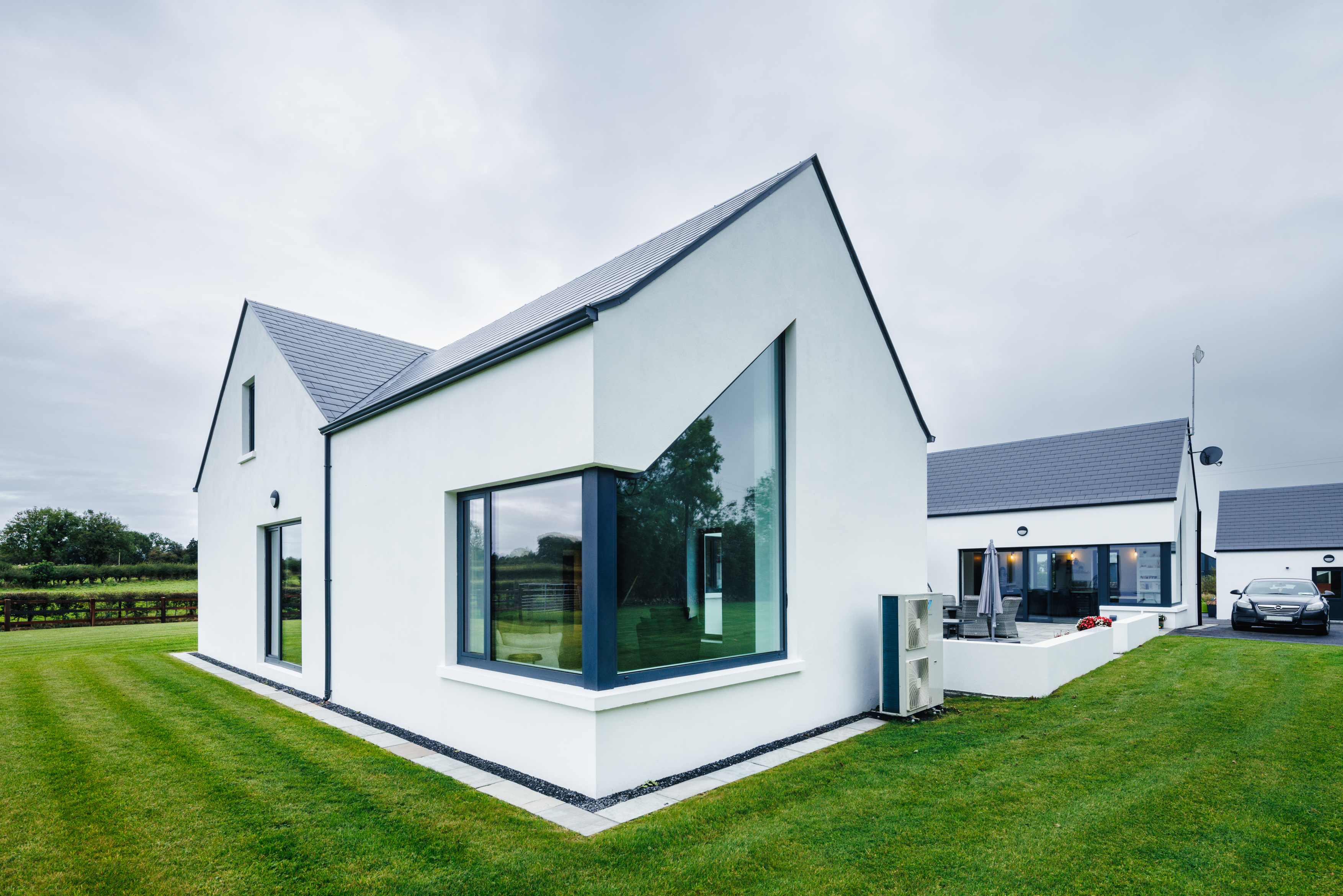 Fenêtres atypiques PIXEL - réalisation OKNOPLAST en Irlande